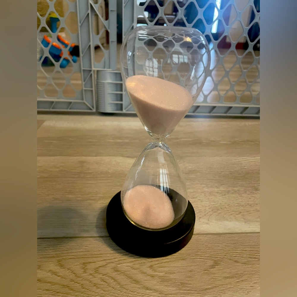 Pink Sand Hourglass ⏳ w/ Stand 🫶🏻